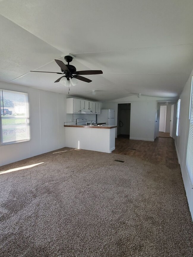 Building Photo - Ready to move in!