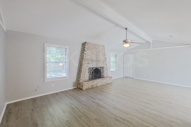 Foto del edificio - 168 Creekview Dr E