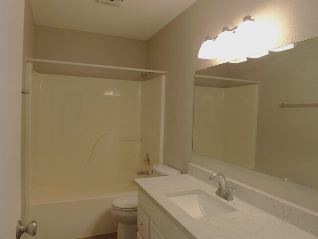 Building Photo - 1211 Mulberry Dr