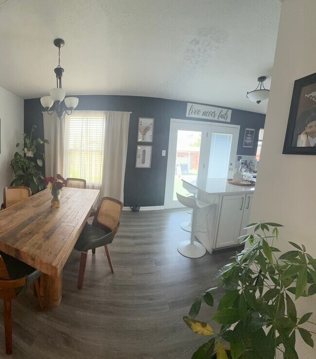 Foto del edificio - 5222 Waterton Lakes Dr