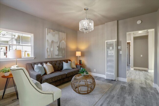 Foto del edificio - Adorable & Modern Remodeled Home, New floo...