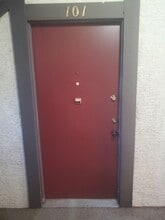 Building Photo - 3146 Lakeside Dr