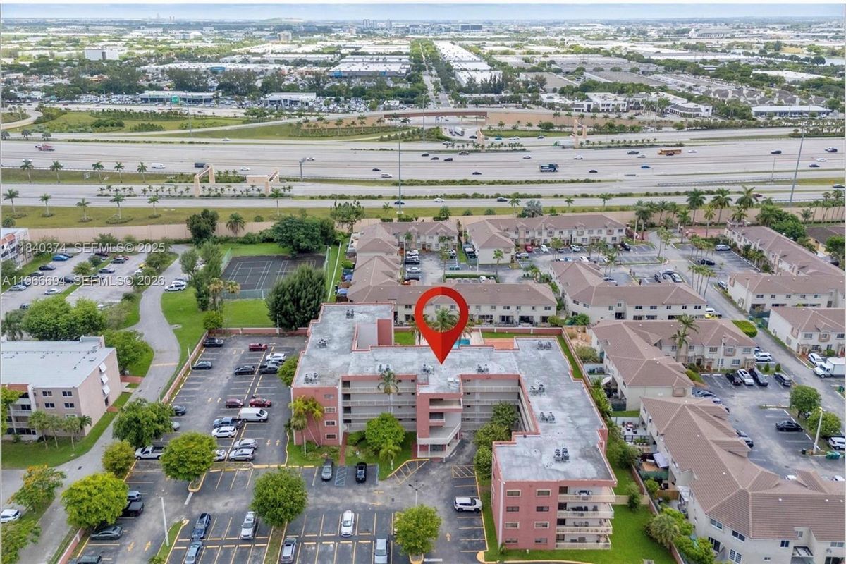 Foto del edificio - 8425 NW 8th St