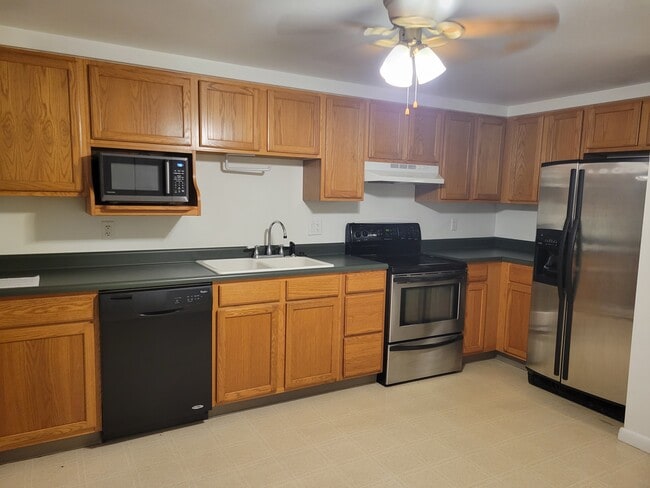 Building Photo - 592 Peach View Ln