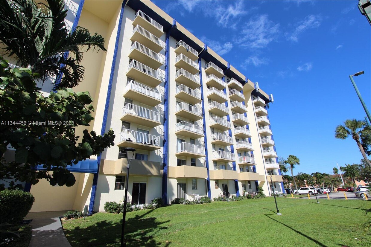 4550 NW 9th St Unit 817E, Miami, FL 33126 Condo for Rent in Miami, FL