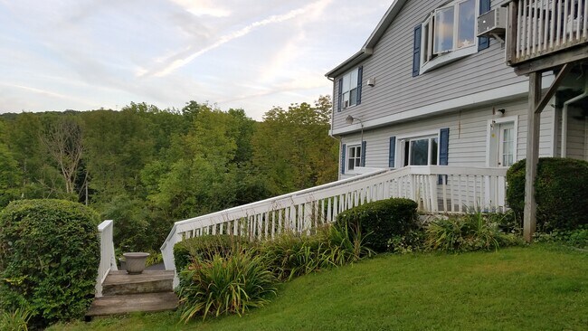 Middle apartment - 8732 Taylor Hill Rd