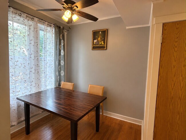 Foto del edificio - 1511 W Pratt Blvd