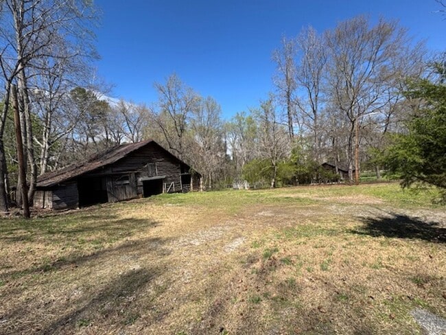 Building Photo - Farmhouse on 5 acres in Northern Greenville County with room for 2 horses and small farm animals!