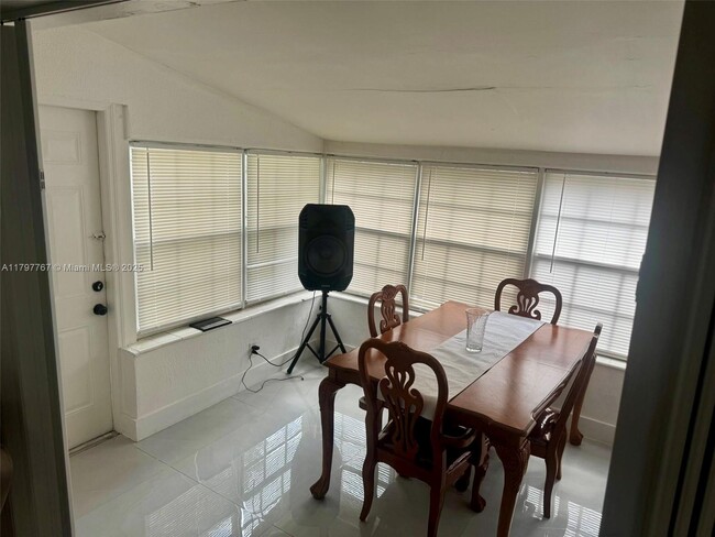 Foto del edificio - 7673 Plantation Blvd