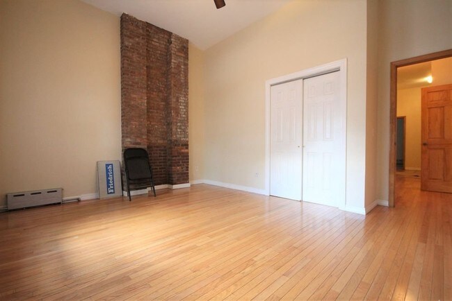 Building Photo - 421 Humboldt St