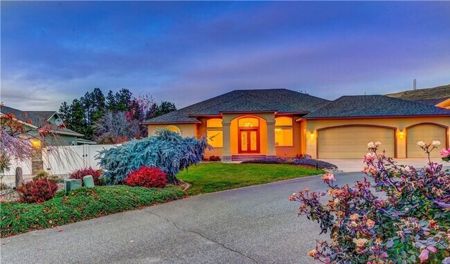 Building Photo - Gorgeous 4 bed, 3 full baths Craftsman Sty...