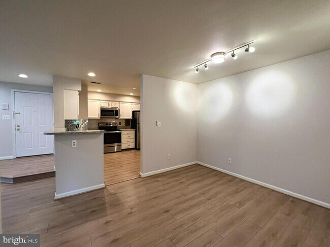 Building Photo - 7501 Ashby Ln