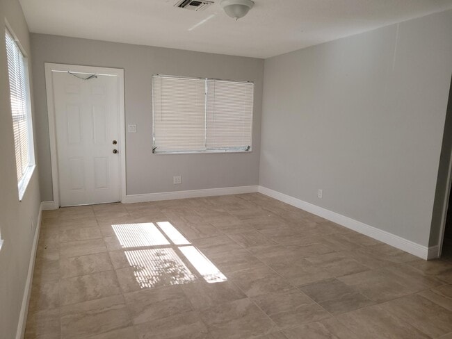 Foto del edificio - 651 NE 46th Ct