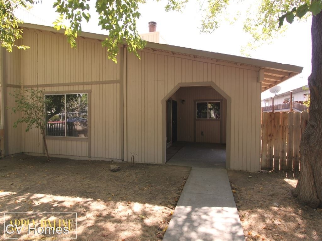 Primary Photo - 3 br, 2 bath House - 665 S. Coalinga St.