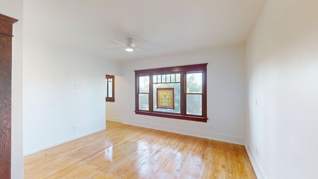 Building Photo - Upstairs 2 Bed 1 Bath at the Charming Vand...