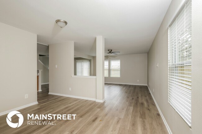 Foto del edificio - 729 Runningbrook Ln