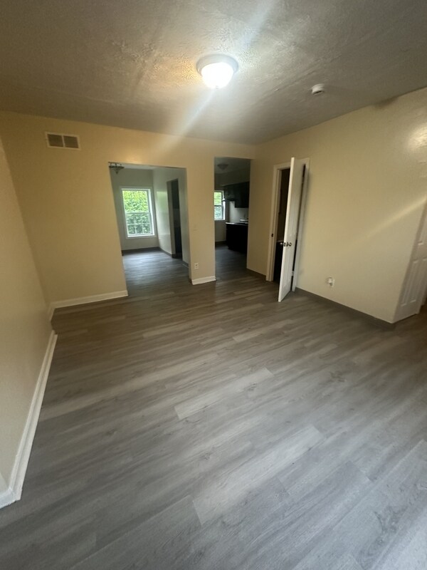 Foto del edificio - 1245 E 86th St