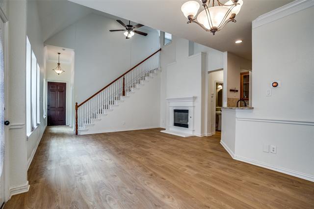 Building Photo - 858 Llano Dr