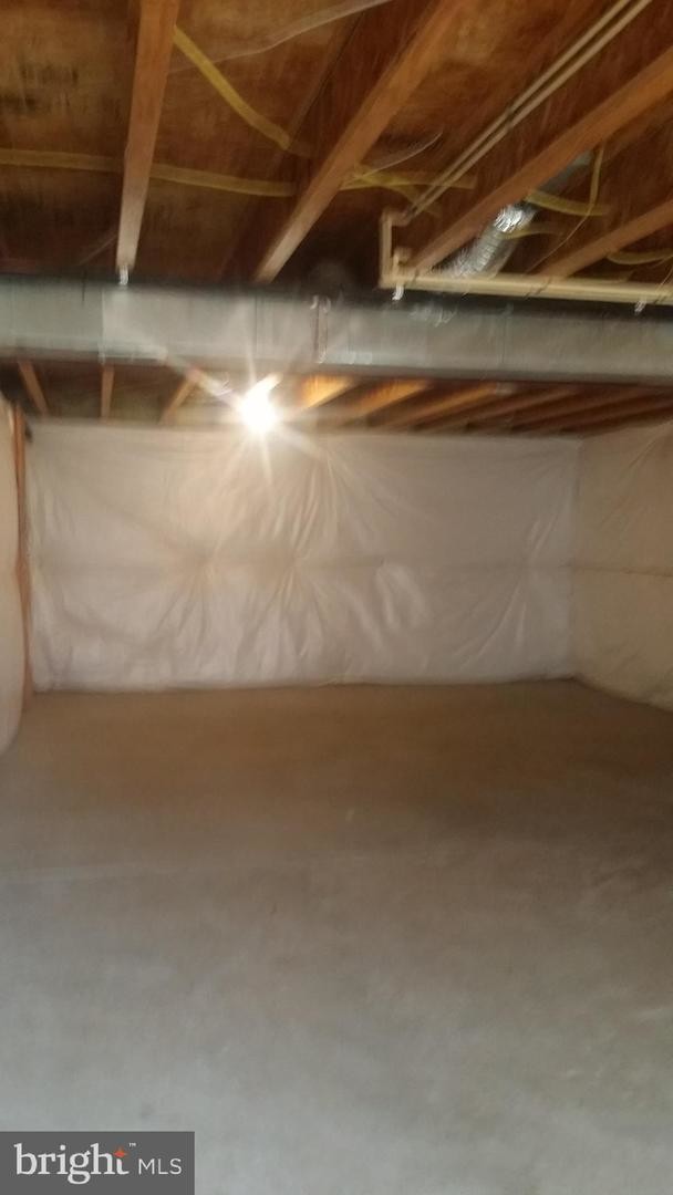 Building Photo - 627 Holly Crest Dr