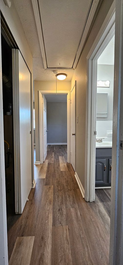 Foto del edificio - 5462-5462 Misty Ln