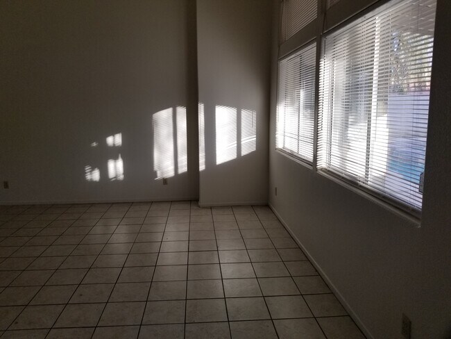 Foto del edificio - 1313 Misty View Ct