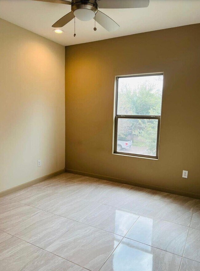 Foto del edificio - 4101 Blue Quail Rd