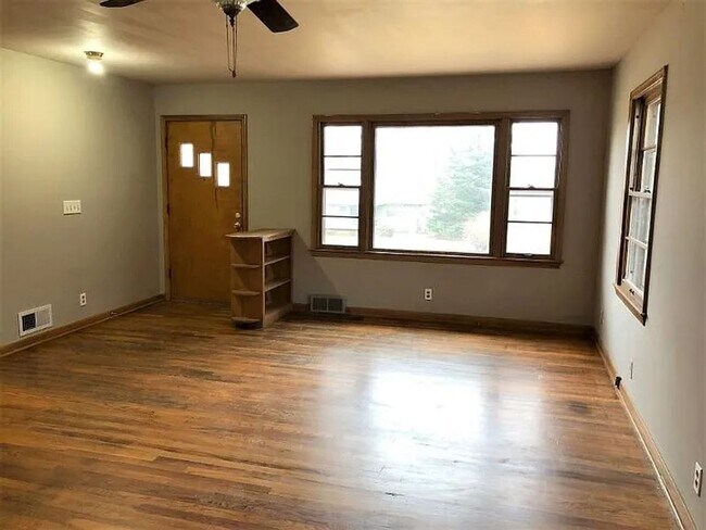 Building Photo - 336 Beverly Dr