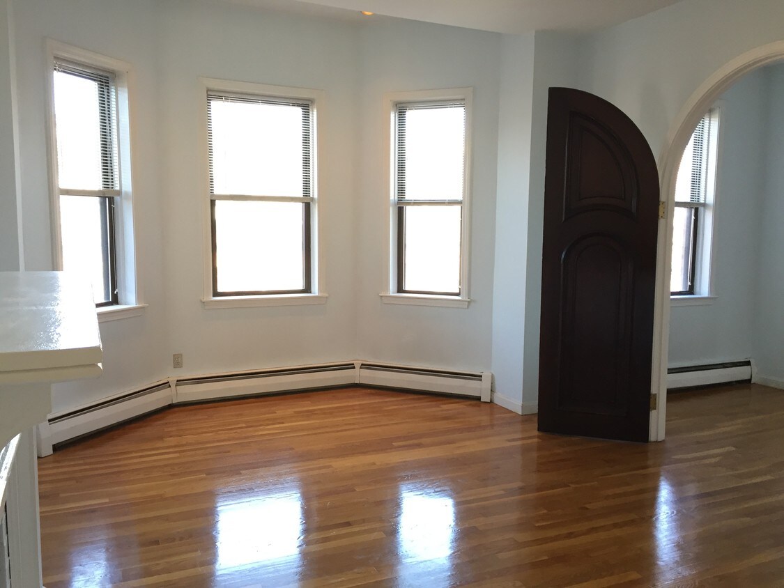Primary Photo - 350 Marlborough St
