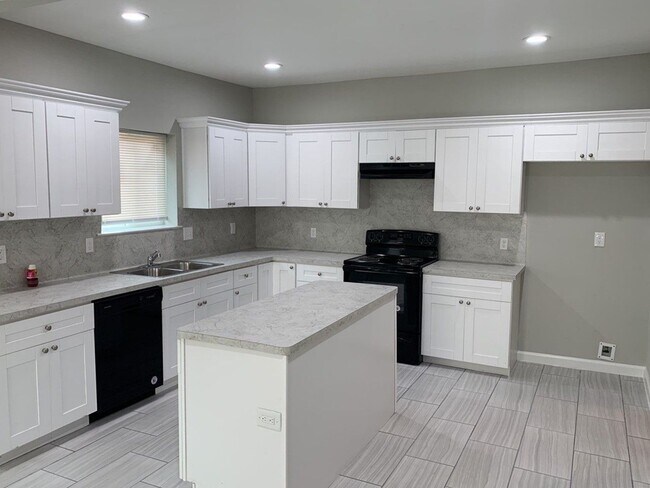 Building Photo - 309 Avenue A