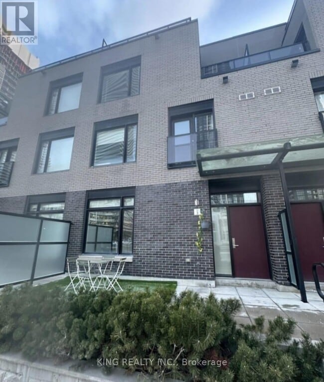 Building Photo - 4010 Parkside Village Dr