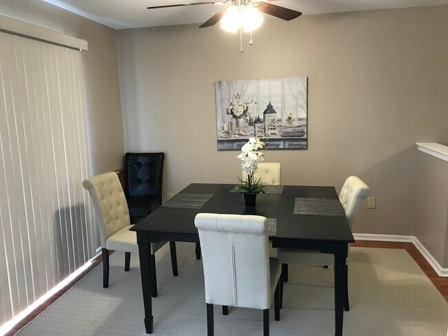 Foto del edificio - 903 Yarmouth Ln