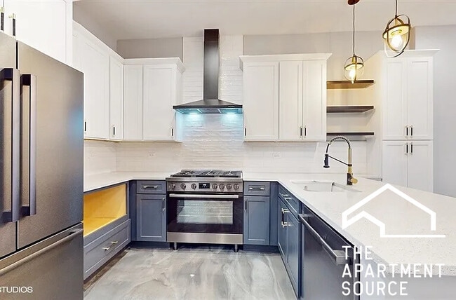Building Photo - 3255 N Elston Ave