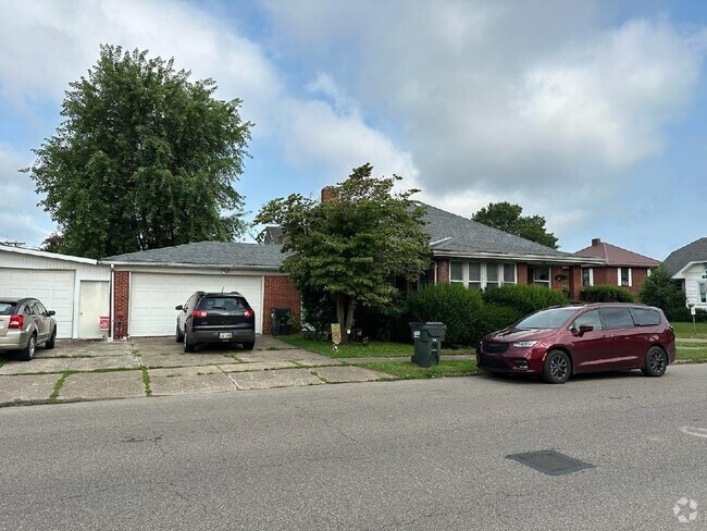 Building Photo - 205 S 15th St