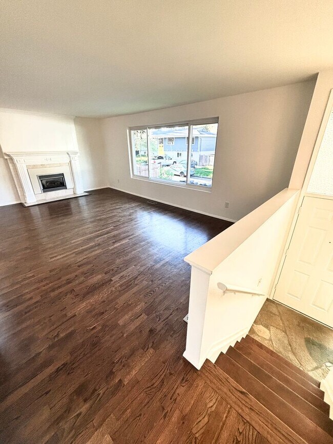Foto del edificio - Gorgeous 4-Bd House | Huge Deck, Huge Fenced Yard, & Bonus Room!