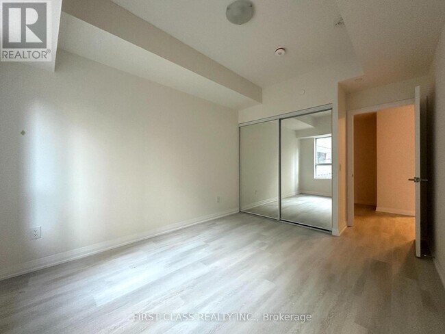 Photo du bâtiment - 3270 Sheppard Ave E