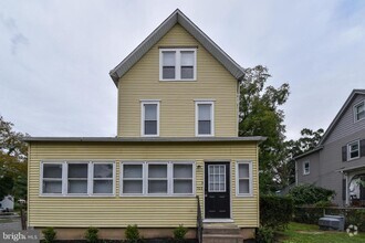 Building Photo - 702 Parry Ave