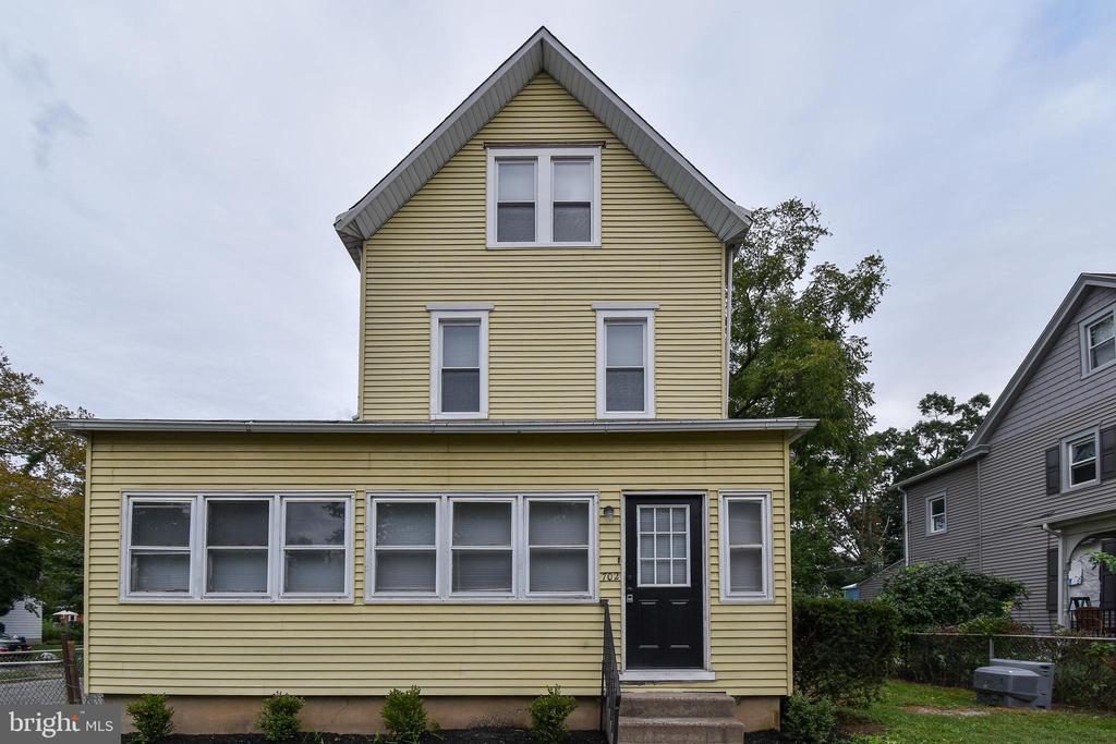 Primary Photo - 702 Parry Ave