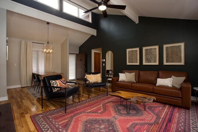 Foto del edificio - 36 Poplar Ct