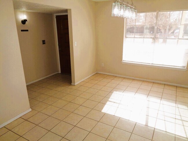 Building Photo - Exquisite Single Level Upper Valley Home With Refrigerated Air Located In Quiet Neighborhood
