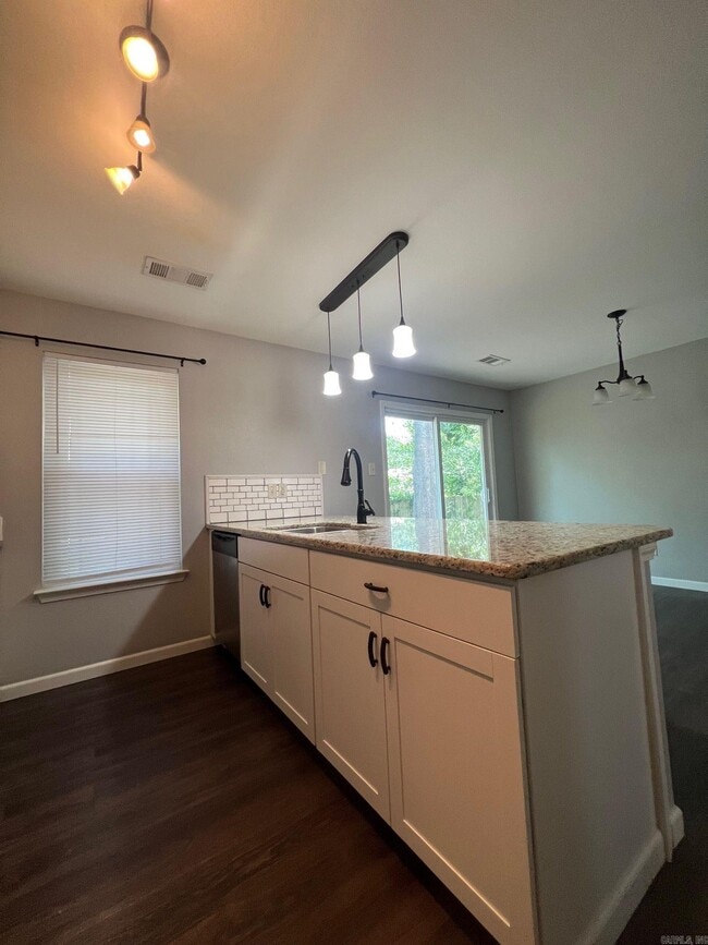 Building Photo - 1011 Green Valley Dr