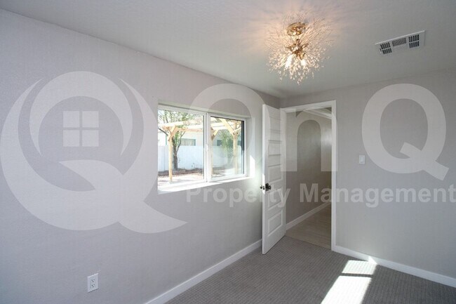 Foto del edificio - 1321 E Willetta St