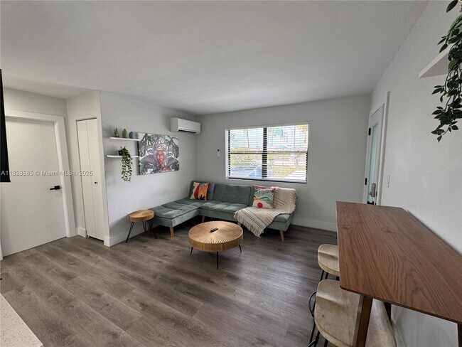Foto del edificio - 584 NW 30th St