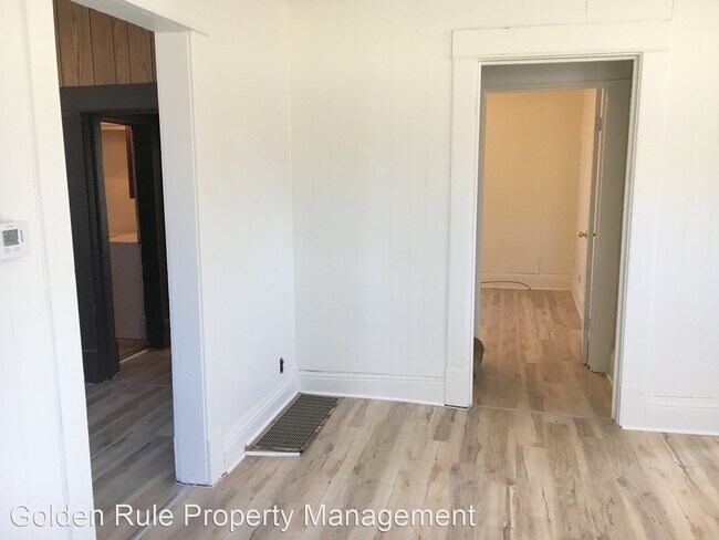 Building Photo - 3 br, 1 bath House - 700 E 7th