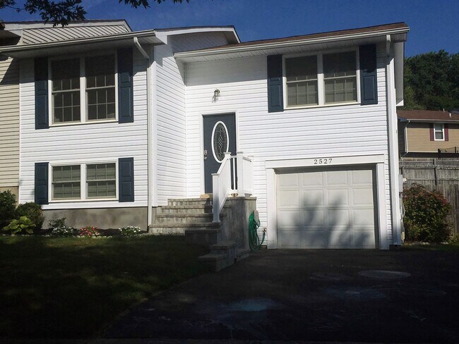 Foto del edificio - 2527 Vivaldi Ln