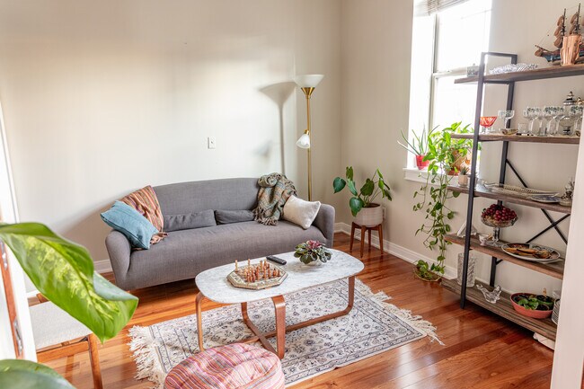 Foto del edificio - 404 E New York St