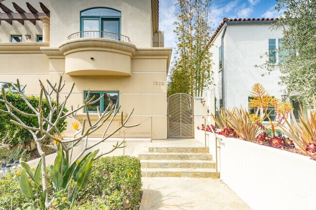 Entrance - 1022 10th St