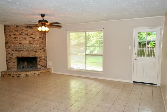 Building Photo - 2514 Rolling Glen Dr