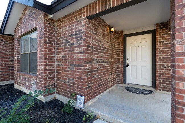 Foto del edificio - 9647 Barbwire