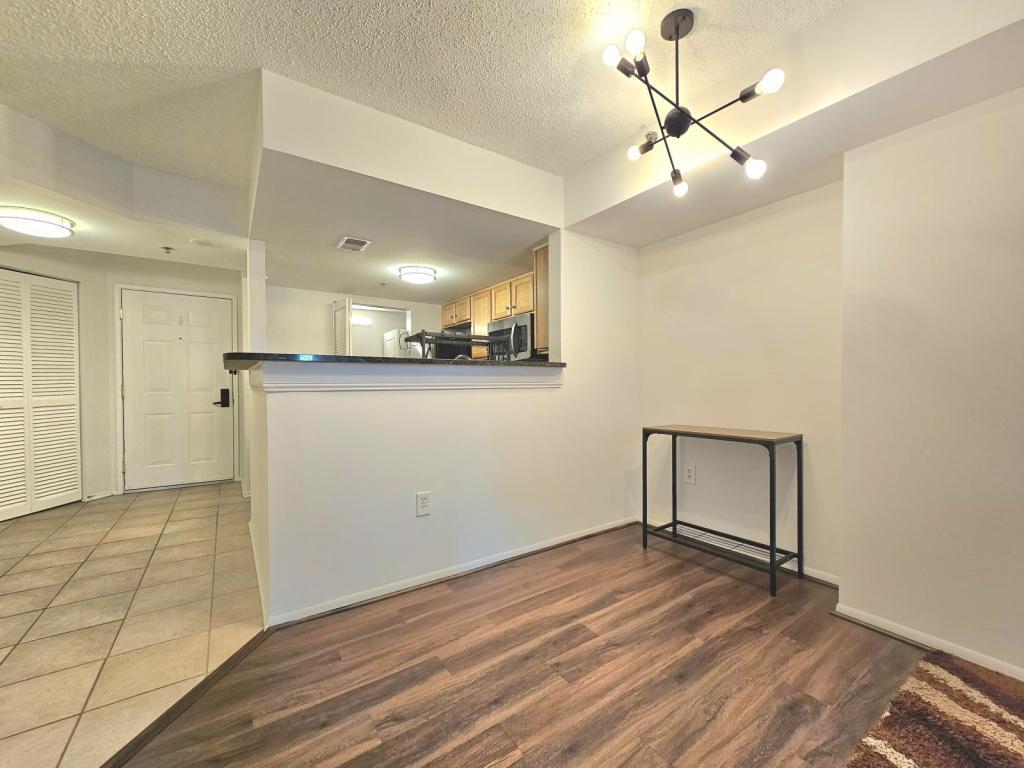 Photo - 1001 N Vermont St #604