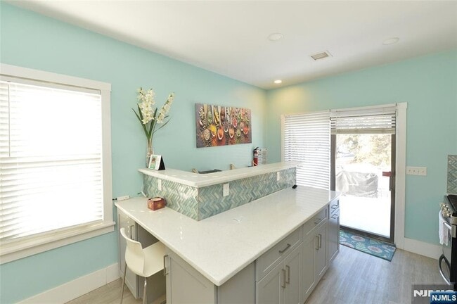 Building Photo - 117 Lake St